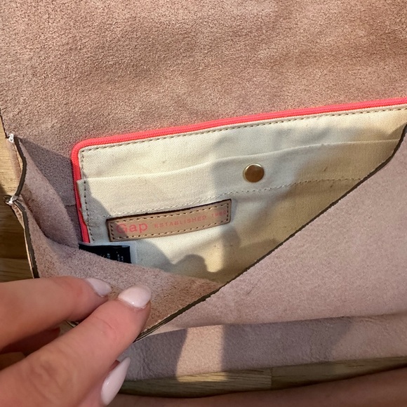 Pink Gap suede envelope clutch - Picture 3 of 4